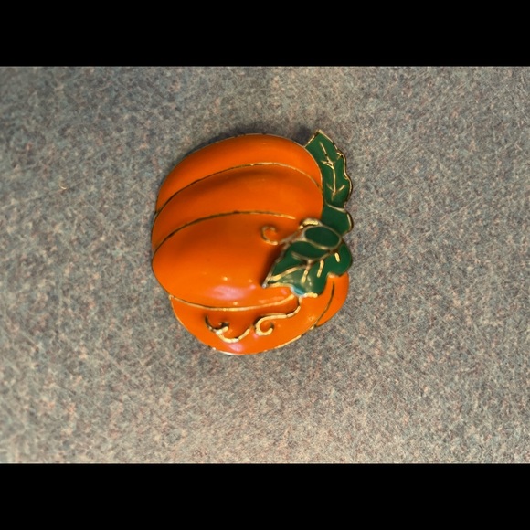 Pumpkin pin - Picture 2 of 4